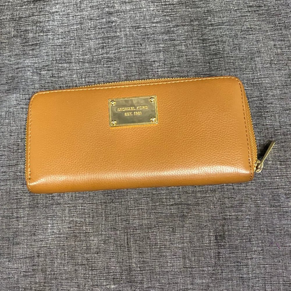 Michael Kors wallet NWOT